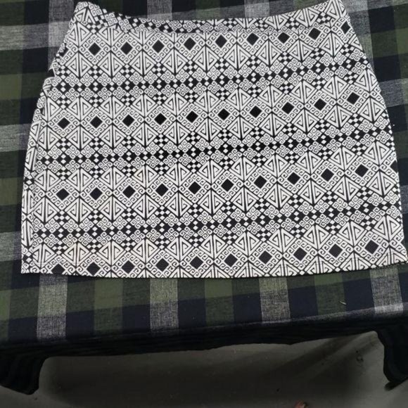 Obsession Black & White Abstract‎ Print fited skirt - Picture 1 of 6